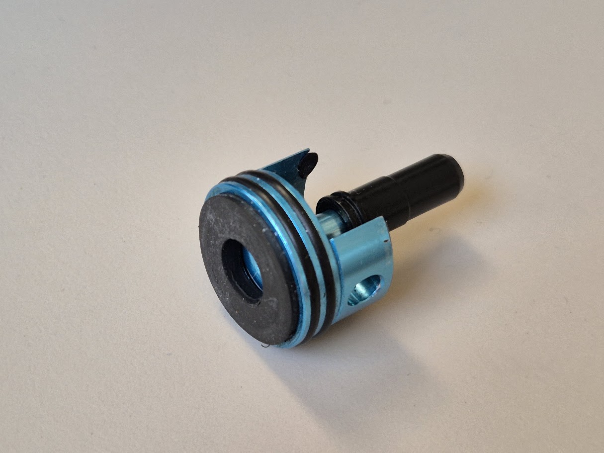 Cylinder head and nozzle